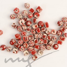 Rankų darbo keramikiniai karoliukai - raudona, 1,2mm skylute