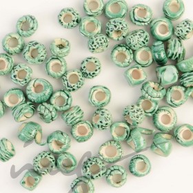 Rankų darbo keramikiniai karoliukai - skaisčiai žalia, 5 mm skylute